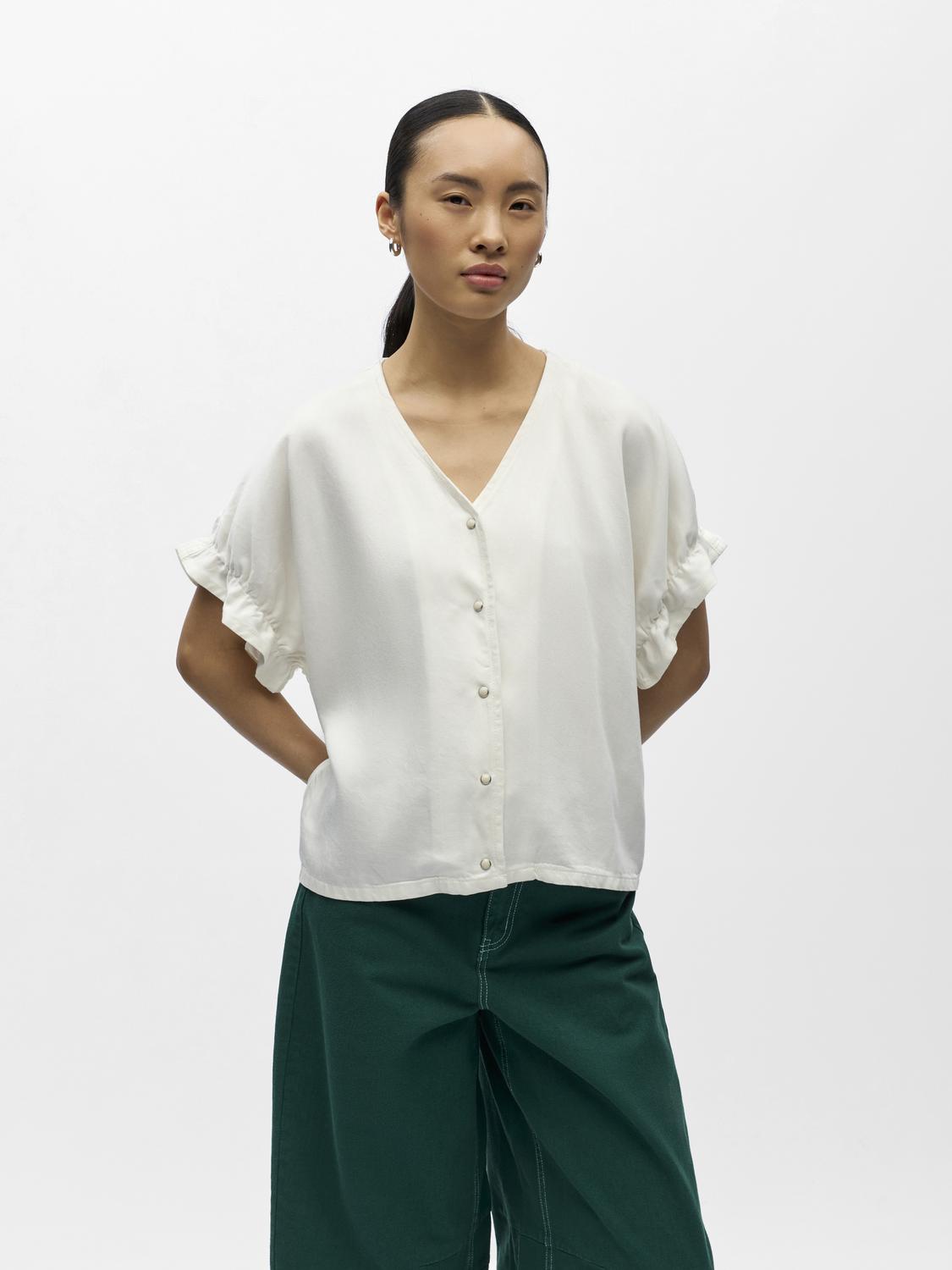 model_shot-front